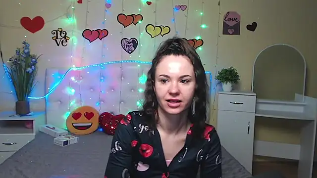 KaraCriegs online show from 02.14.25