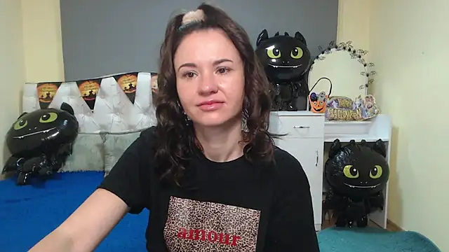 KaraCriegs online show from 10.15.25