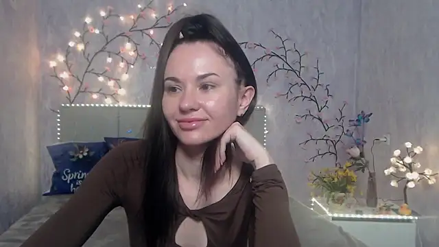 Snapshot of KaraCriegs chatting on 04.21.26 KaraCriegs online show from 04.21.26