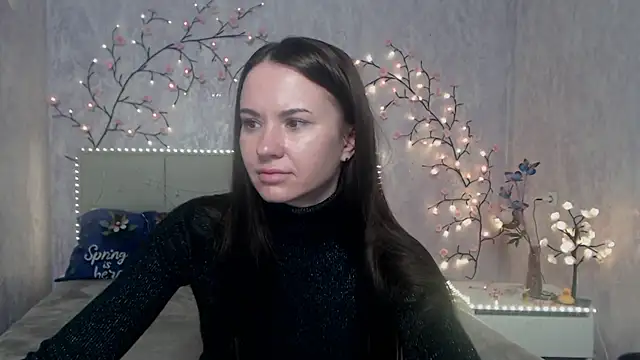 Snapshot of KaraCriegs chatting on 04.27.26 KaraCriegs online show from 04.27.26