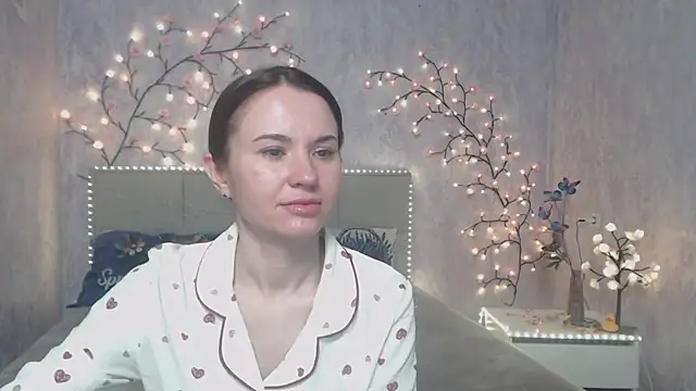 Snapshot of KaraCriegs chatting on 04.28.26 KaraCriegs online show from 04.28.26
