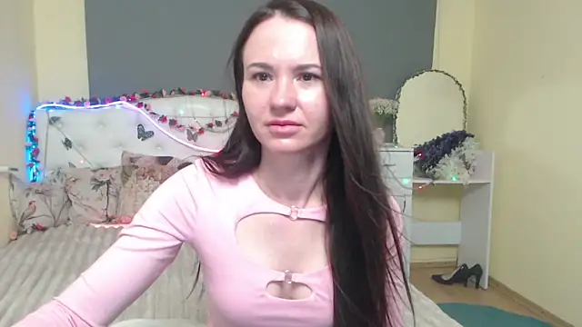 Snapshot of KaraCriegs chatting on 05.03.26 KaraCriegs online show from 05.03.26