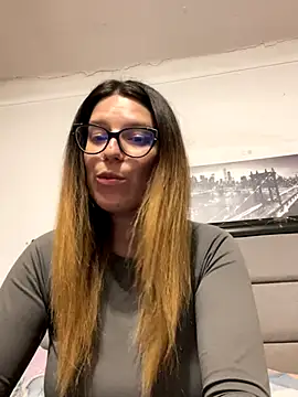 NadiraNoor online show from 10.11.25