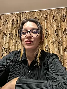 NadiraNoor online show from 11.05.25