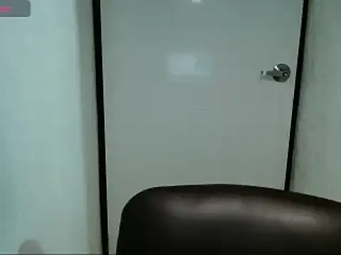 Snapshot of horny_paty chatting on 02.13.25 horny paty online show from 02.13.25