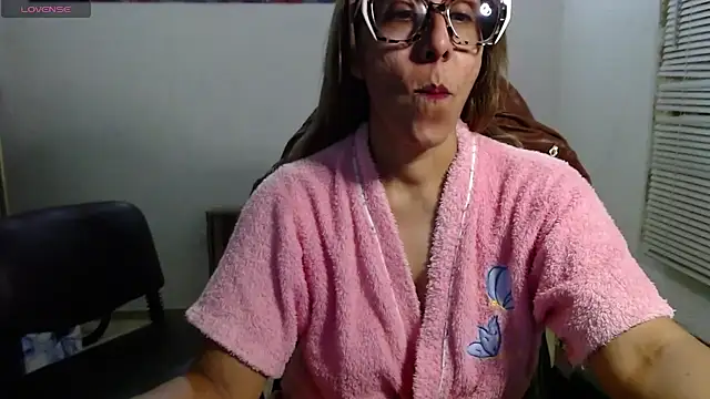 Snapshot of horny_paty chatting on 09.10.25 horny paty online show from 09.10.25