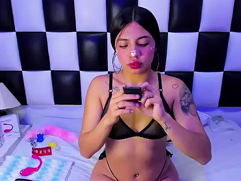 Snapshot of arianaa_tompsoon chatting on 10.30.25 arianaa tompsoon online show from 10.30.25