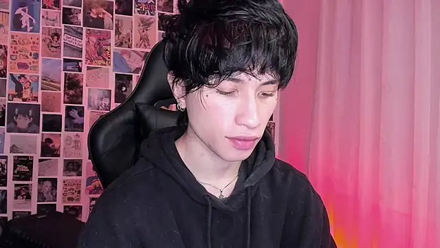 Snapshot of liamelf chatting on 10.14.25 liamelf online show from 10.14.25