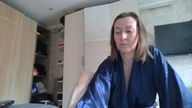 Snapshot of WindChristy chatting on 10.07.25 WindChristy online show from 10.07.25