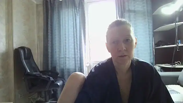 Snapshot of WindChristy chatting on 11.07.25 WindChristy online show from 11.07.25