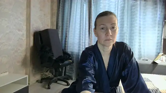 Snapshot of WindChristy chatting on 11.17.25 WindChristy online show from 11.17.25