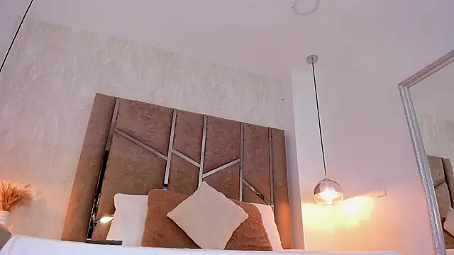 Martinaa Jones  online show from 03.25.26