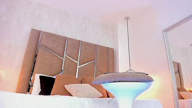 Martinaa Jones  online show from 03.29.26