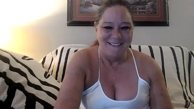Snapshot of LexxiLeeds chatting on 05.13.26 LexxiLeeds online show from 05.13.26