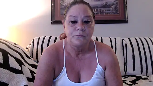 Snapshot of LexxiLeeds chatting on 05.19.26 LexxiLeeds online show from 05.19.26