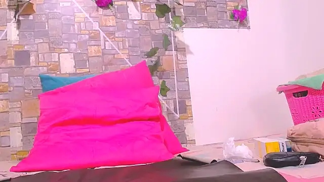 Snapshot of MaidenGame chatting on 05.18.26 MaidenGame online show from 05.18.26
