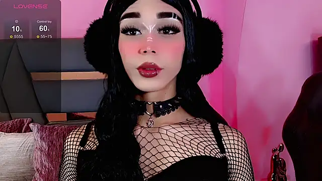 Snapshot of kimMaddiee chatting on 12.26.24 kimMaddiee online show from 12.26.24