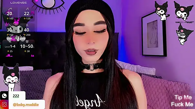 Snapshot of kimMaddiee chatting on 10.11.25 kimMaddiee online show from 10.11.25