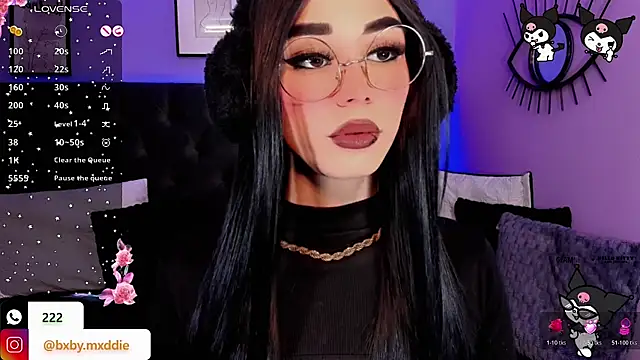 Snapshot of kimMaddiee chatting on 10.19.25 kimMaddiee online show from 10.19.25