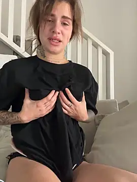 EmiliaCatalina online show from 12.23.24