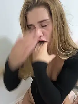 EmiliaCatalina online show from 10.07.25