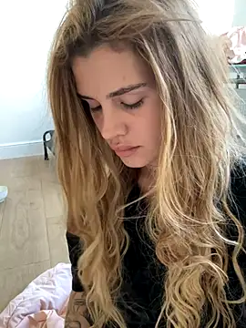 EmiliaCatalina online show from 10.19.25