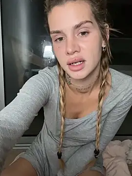 EmiliaCatalina online show from 11.15.25