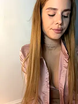 EmiliaCatalina online show from 11.18.25