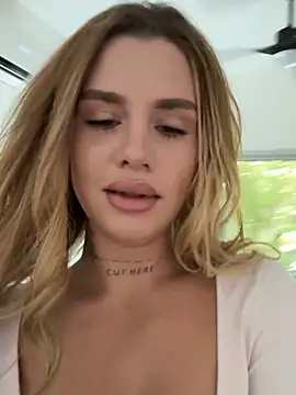 EmiliaCatalina online show from 11.22.25