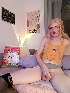 Snapshot of LillyAmore chatting on 12.07.24 LillyAmore online show from 12.07.24