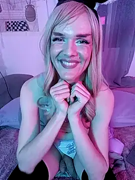 Snapshot of LillyAmore chatting on 02.18.25 LillyAmore online show from 02.18.25