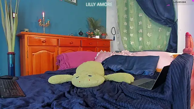 LillyAmore online show from 04.18.26