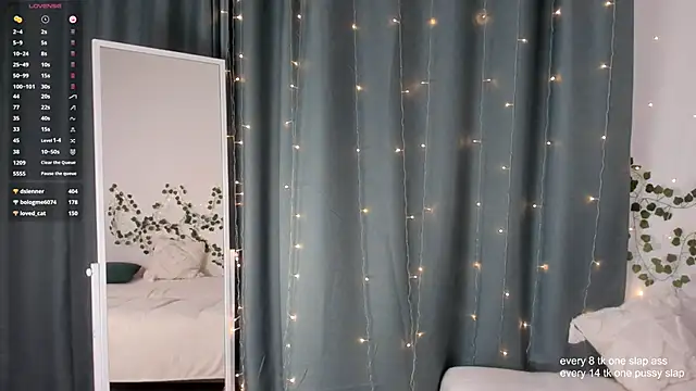 Snapshot of MaryLepson chatting on 01.10.25 MaryLepson online show from 01.10.25