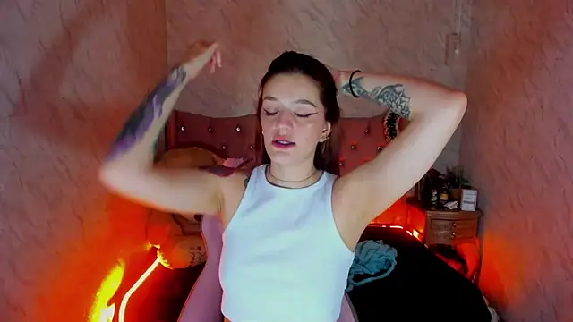 LiaHarryis online show from 12.13.24