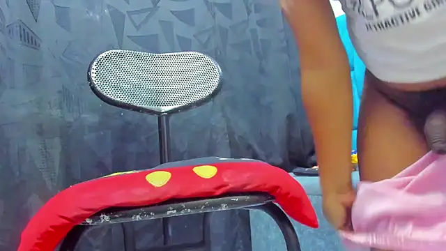 Snapshot of monsterdick_22cm chatting on 10.18.25 monsterdick 22cm online show from 10.18.25