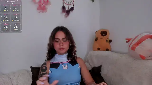 Snapshot of Violette-Ramirez01 chatting on 02.02.26 Violette-Ramirez01 online show from 02.02.26