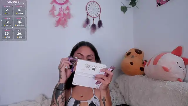 Snapshot of Violette-Ramirez01 chatting on 02.10.26 Violette-Ramirez01 online show from 02.10.26