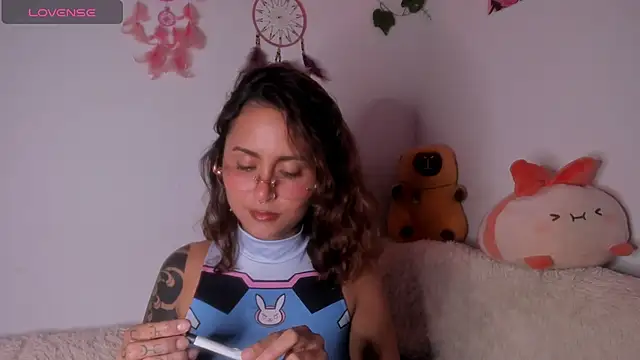 Snapshot of Violette-Ramirez01 chatting on 02.12.26 Violette-Ramirez01 online show from 02.12.26