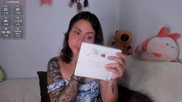 Snapshot of Violette-Ramirez01 chatting on 02.18.26 Violette-Ramirez01 online show from 02.18.26