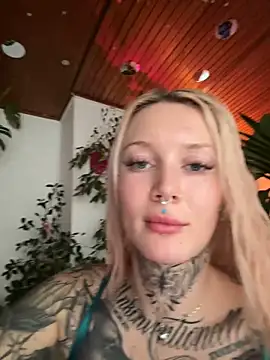 Snapshot of Stella-Kink chatting on 01.25.25 Stella-Kink online show from 01.25.25