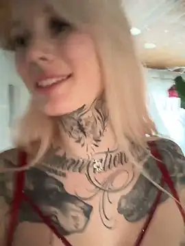 Snapshot of Stella-Kink chatting on 02.01.25 Stella-Kink online show from 02.01.25