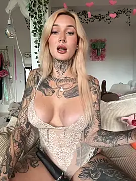 Snapshot of Stella-Kink chatting on 09.11.25 Stella-Kink online show from 09.11.25