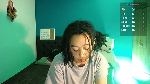 Snapshot of ela_0 chatting on 09.30.25 ela 0 online show from 09.30.25