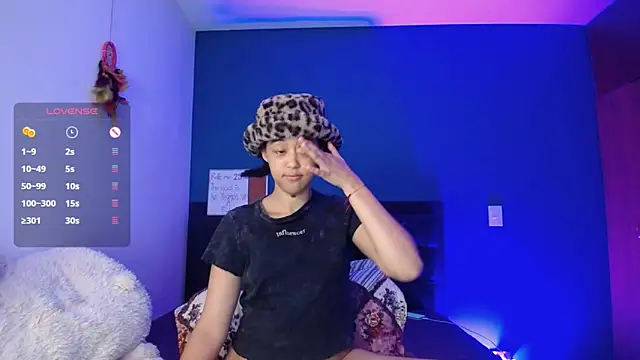 Snapshot of ela_0 chatting on 10.07.25 ela 0 online show from 10.07.25