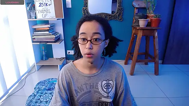 Snapshot of ela_0 chatting on 11.05.25 ela 0 online show from 11.05.25