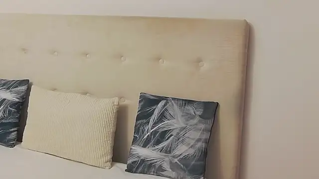 CassieHilton online show from 10.18.25