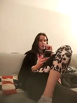 LauraBaby online show from 10.05.25