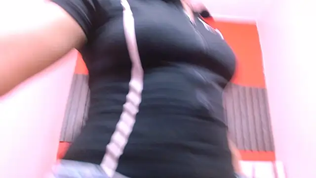 Snapshot of VeronicaRobles chatting on 06.25.26 VeronicaRobles online show from 06.25.26