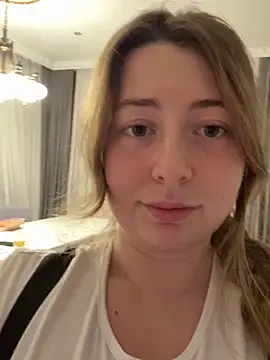 Snapshot of curvyflawless chatting on 11.19.25 curvyflawless online show from 11.19.25