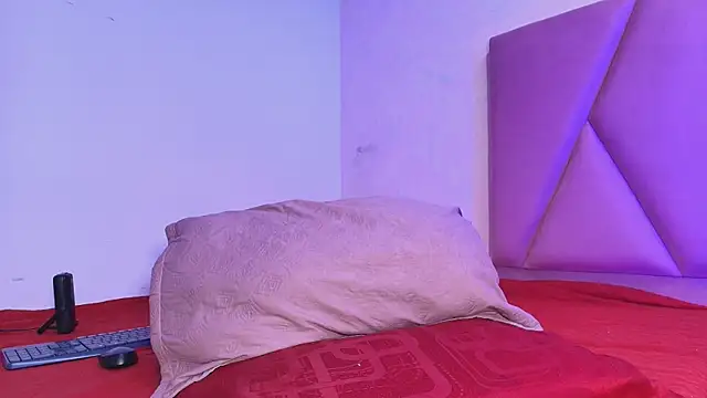 Snapshot of arl_chloee chatting on 10.22.25 arl chloee online show from 10.22.25